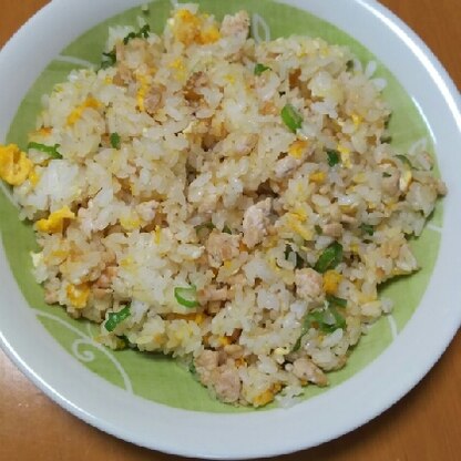 鳥挽き肉のチャーハンは初めて食べましたが、塩味であっさりしていて食べやすかったです(^^)